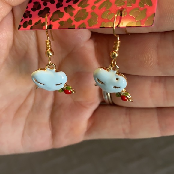 Betsey Johnson : Heart Earrings - Picture 2 of 4